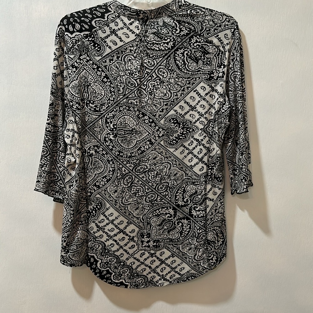 TINY ANTHROPOLOGIE BLOUSE WOMEN SIZE M BLACK MULTICOLOR FLORAL ELBOW SLEEVES - Picture 2 of 14